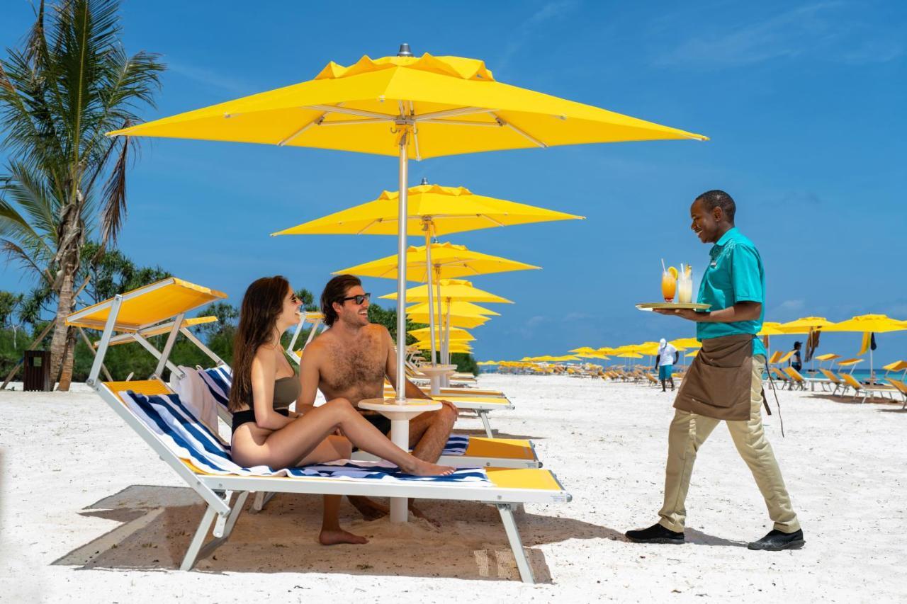 Hotel The Mora Zanzibar Matemwe  Esterno foto Beach service at Atlantis Paradise Island