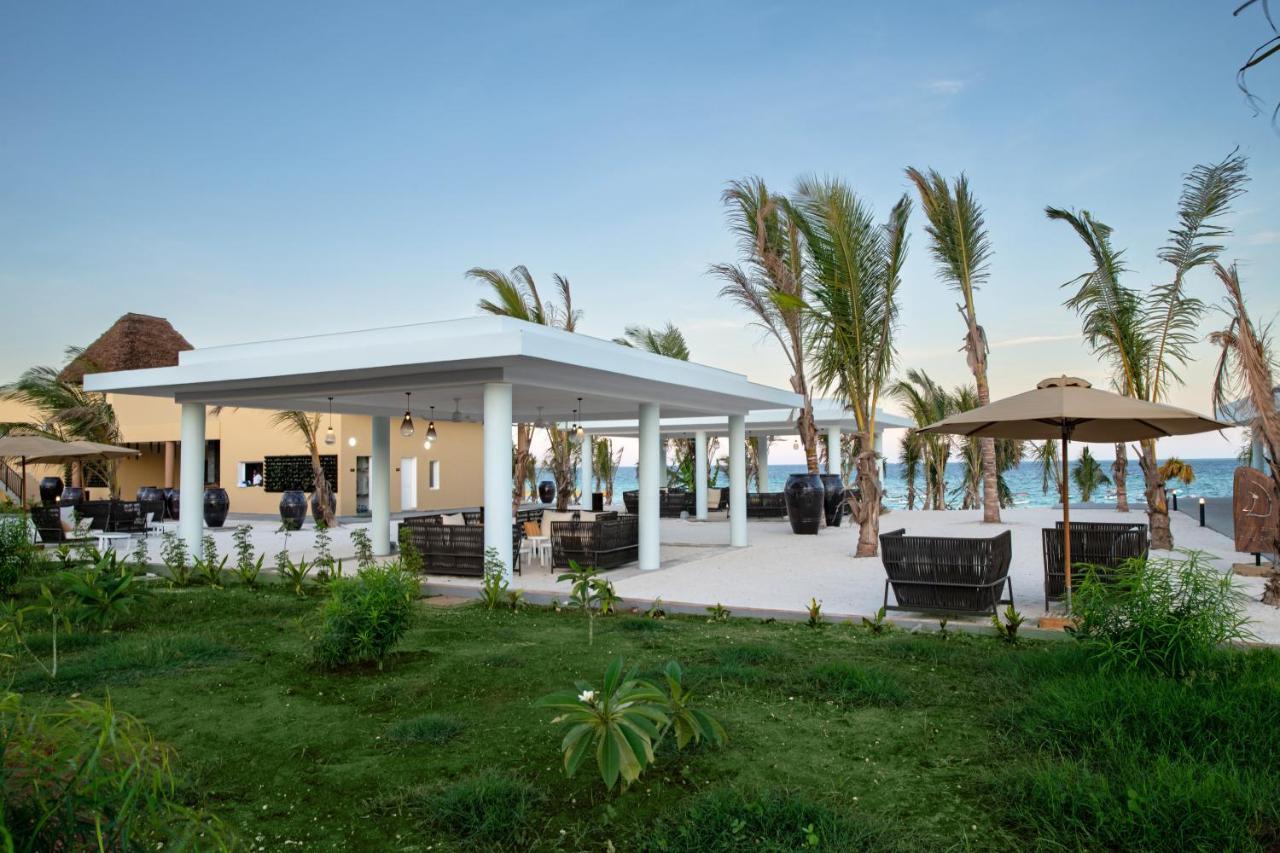 Hotel The Mora Zanzibar Matemwe  Esterno foto The beach at the Grand at Moon Palace