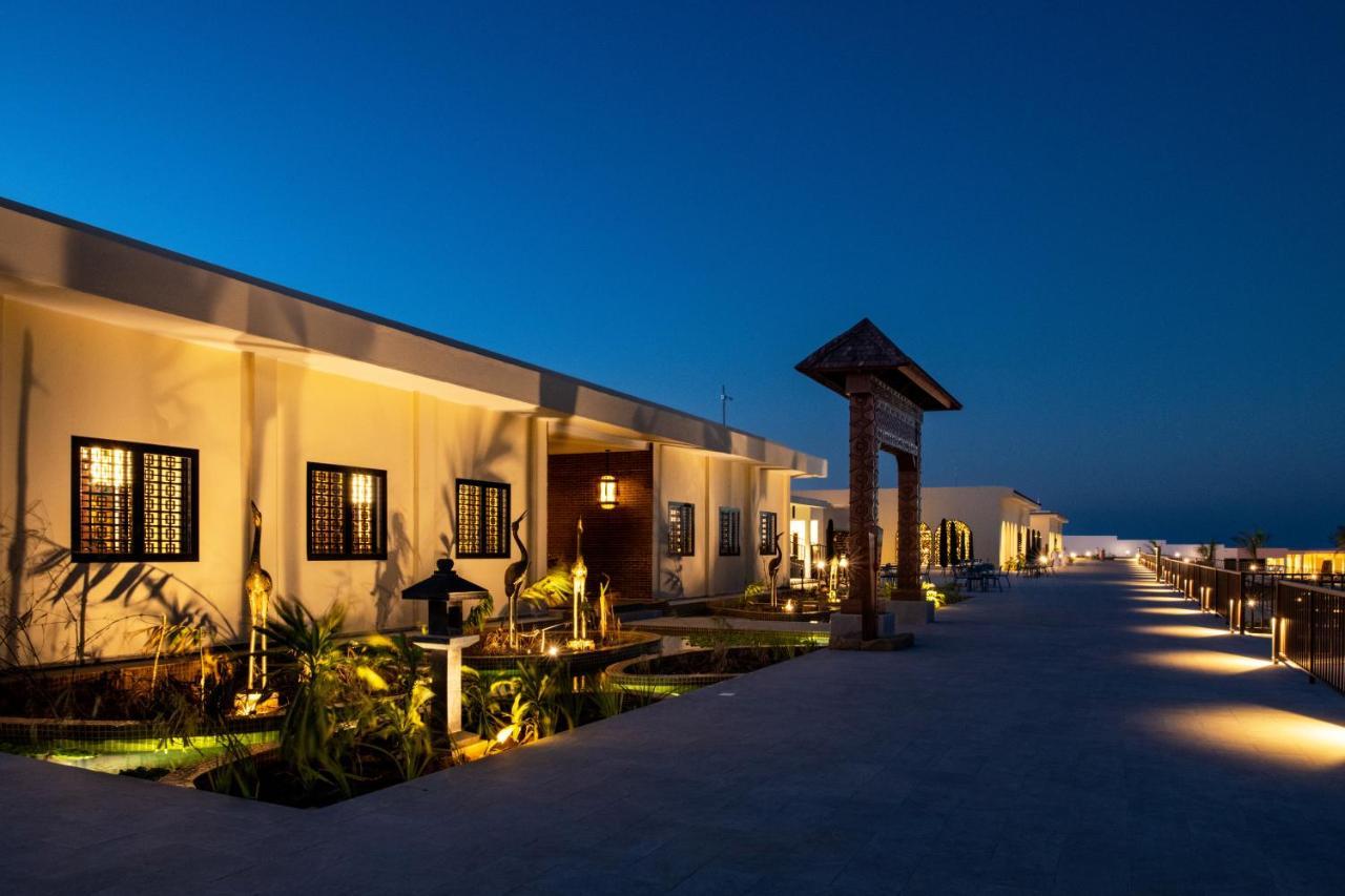 Hotel The Mora Zanzibar Matemwe  Esterno foto The resort at night