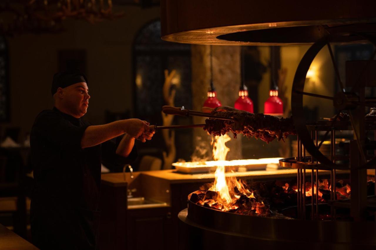 Hotel The Mora Zanzibar Matemwe  Esterno foto A chef cooking over a wood-burning grill