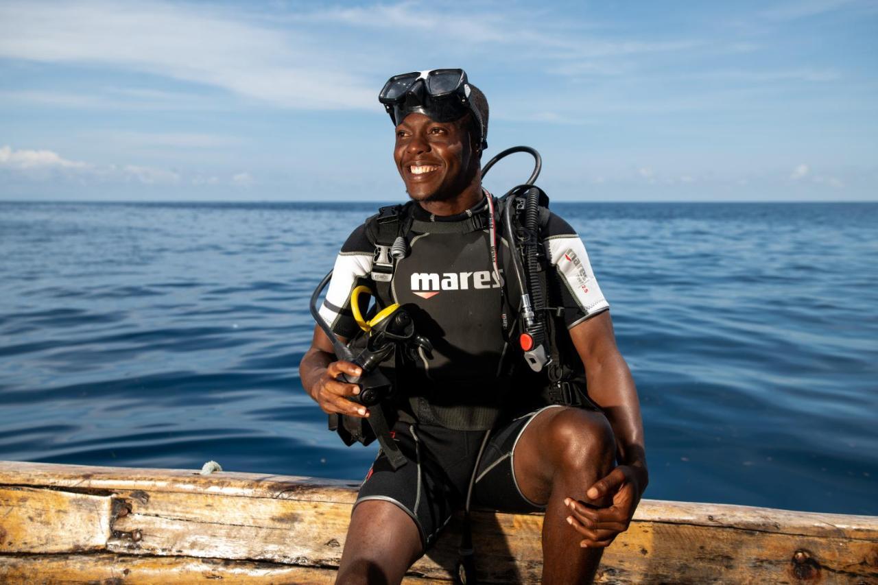Hotel The Mora Zanzibar Matemwe  Esterno foto A scuba diver