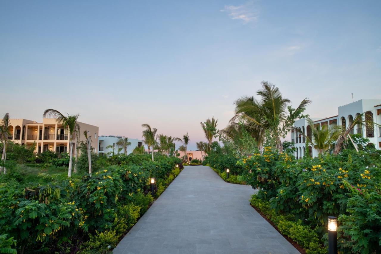 Hotel The Mora Zanzibar Matemwe  Esterno foto The resort at Atlantis Paradise Island